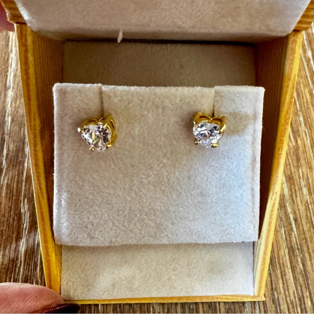 Vintage heart shaped CZ stud earrings - Picture 2 of 8